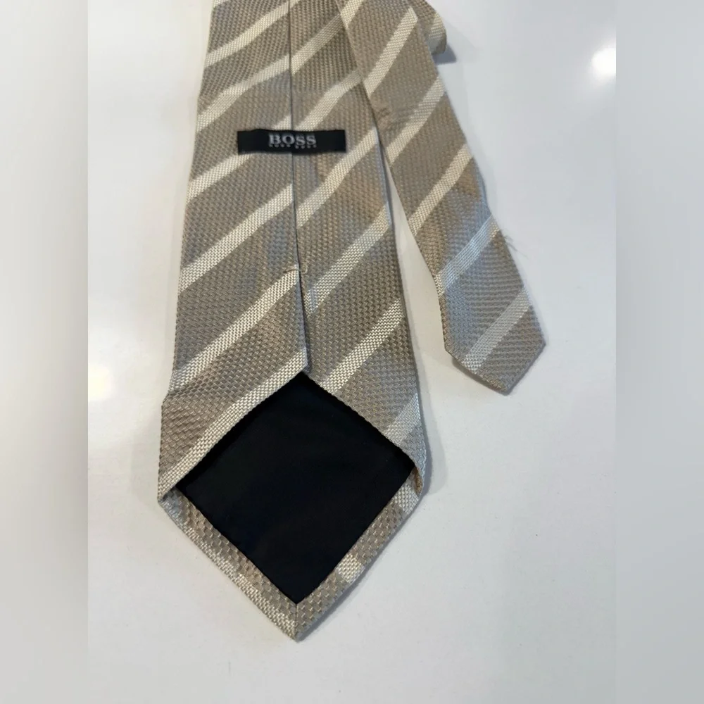 2 Hugo Boss TIE IN ITALIAN-MADE 100% SILK‎